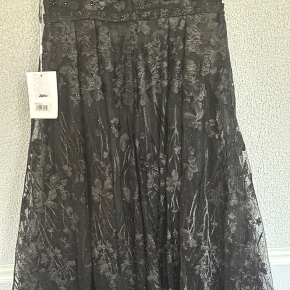 Mac Duggal Black Embellished Floral Cap Sleeve A Line Gown, Lace Maxi Dress NWT - Picture 12 of 17